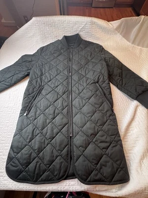 Женская черная, длинная стеганая куртка на молнии Banana Republic, размер большой - Изображение 1 из 4