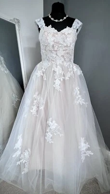 Size 18/20 Blush Lace Wedding Dress - Image 1 of 4