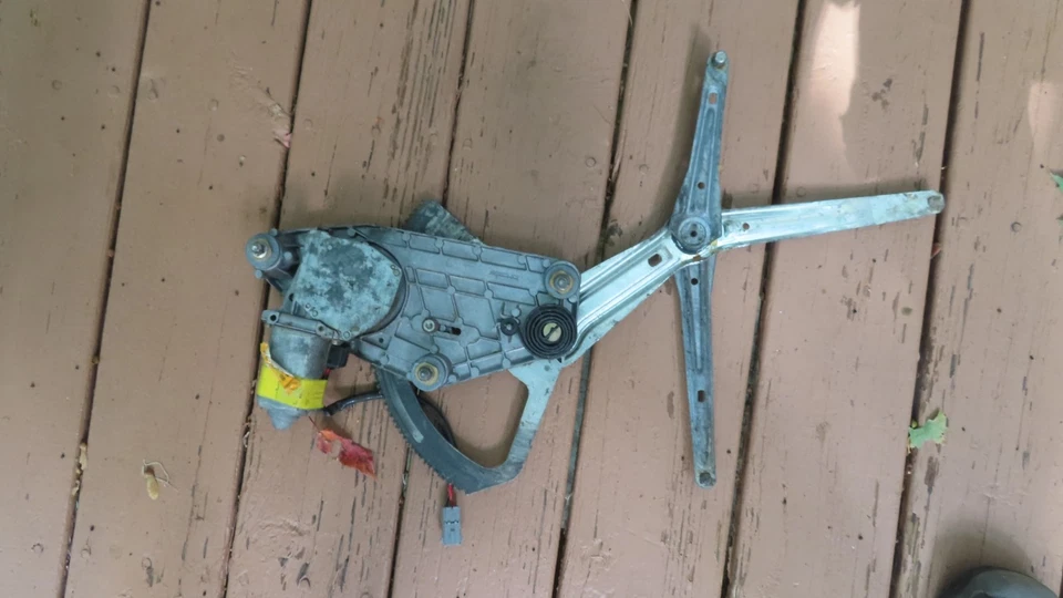 Regulador de ventana delantera Volvo 780 Bertone 1987-1991 izquierdo (conductor) probado 1380911 Foto 1 de 4