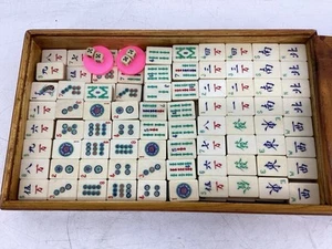 Mah Jong Set in Oriental Wooden Box 152 Tiles - Bone Bamboo/Backs & 2 booklets - Picture 1 of 7