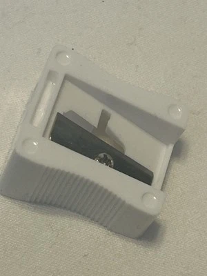 AFILADOR DE LÁPICES (sin marca) blanco tamaño grande para lápices gruesos Foto 1 de 4