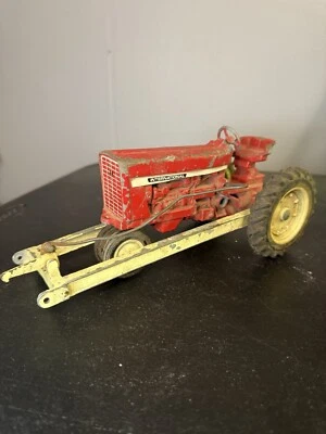 ERTL Die Cast Toy TRACTOR INTERNACIONAL. CUBO FALTANTE Foto 1 de 3