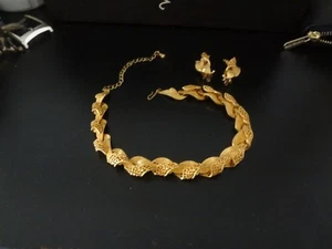 SOPHISTICATED GOLDTONE CHOKER WITH MATCHING CLIP ON EARRINGS - Picture 1 of 7