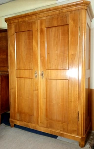Biedermeier Kleiderschrank Nussbaum um 1840 - Bild 1 von 13