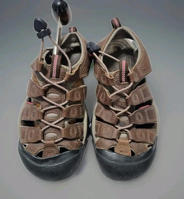 Keen, Newport Women's Size 7.5 Brown/Black Leather Hiking Shoes / Sandals - Image 1 of 4