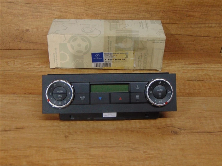 Climate Control Operating Unit Genuine Mercedes 960 - A9604468128 - Image 1 of 1