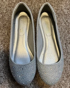Womens size 9.5  Silver Glitter Dress shoes - Nearly New Condition - Picture 1 of 5