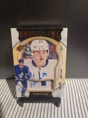 16-17 UD SPx Hockey Rookie Parche Auto Shadow Box 51 William Nylander/99 Foto 1 de 2
