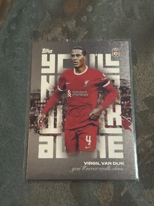 Virgil Van Dijk „Ynwa“ Liverpool Team Fan Set 23/24 Topps - Picture 1 of 1