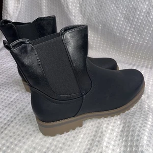 Schwarze Damen-Stiefeletten zum Überziehen Größe 8,5 rutschfeste Absätze Kunstfell gefüttert - Bild 1 von 12