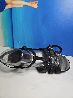 Sandalia Vaneli Cuero Negro Ligero Brillo Hebillas Planas Tirantes 10M Foto 1 de 4