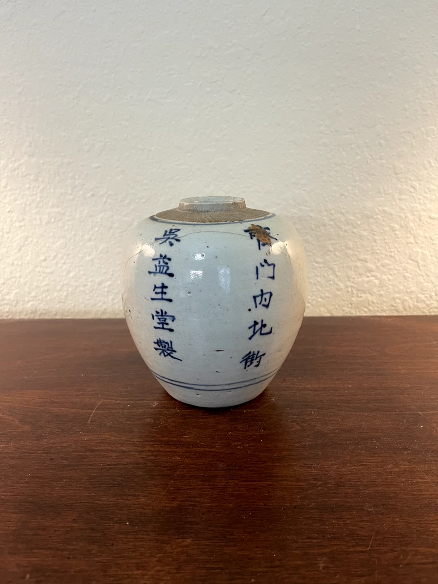 中国　大清乾隆年製　青磁　水孟　C　7294E 中国 大清乾隆年製 青磁 水孟 C 7294E A fine, exquisite and exceedingly