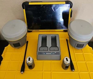 Dual Trimble R10 UHF Basis & Rover RTK Kit mit T10 Trimble Access Tablet - Bild 1 von 9