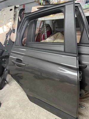 porta posteriore dx opel crossland (leggermente ammaccata) - Immagine 1 di 3