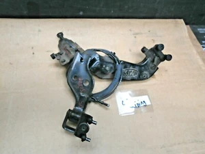 MECANISMO SOPORTE RODILLO PUERTA CORREDERA TRASERA LADO CONDUCTOR OFFSIDE KIA SEDONA 2001 - Imagen 1 de 1
