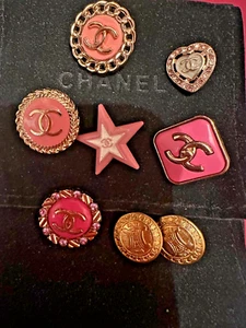 MIXED LOT 6 CHANEL BUTTONS & 2 CELINE PARIS BUTTONS PINK & GOLD VINTAGE BUTTONS - Picture 1 of 13