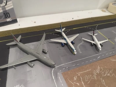 Paquete de aviones modelo rotos 1:400 Foto 1 de 4