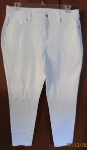 Pantalones de mezclilla ajustados cortos con curvas New Style & Co talla 16 S algodón spandex W 34 en 26 R 11,5 - Imagen 1 de 8