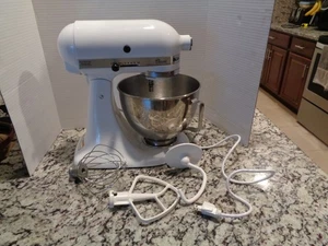 KitchenAid Classic 4.5 Qt K45SSWH 10‑Speed Tilt‑Head Stand Mixer White Excellent - Picture 1 of 16