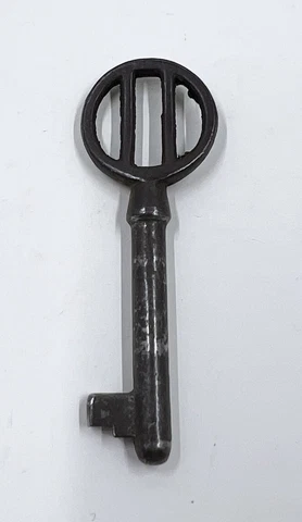 Antique Fancy Ornate Barrel Metal Steel Skeleton Key 2.5” Cover