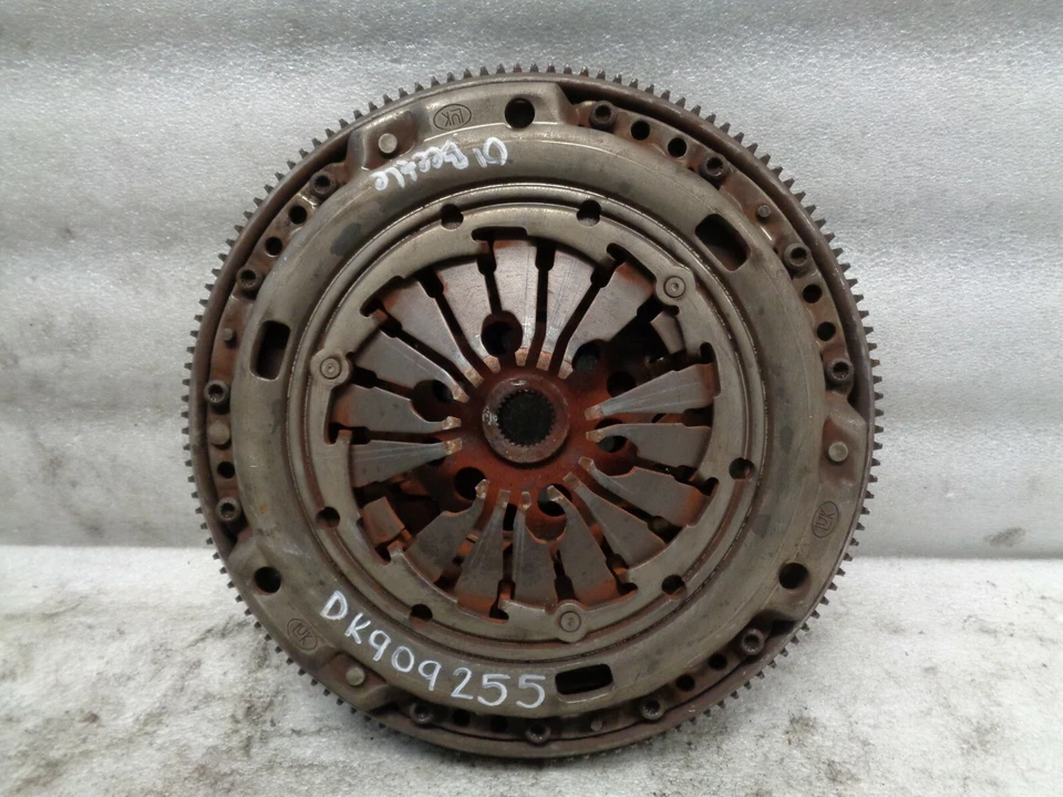 大众啤酒 2000 - 2003 年手动硬度板飞轮原始设备制造商 DK909255 — 第 1/4 张图片