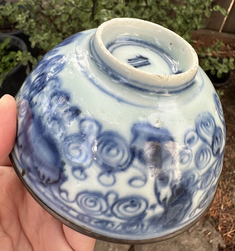 Antiguo cuenco chino de porcelana azul y blanco de la dinastía Ming Foto 1 de 4