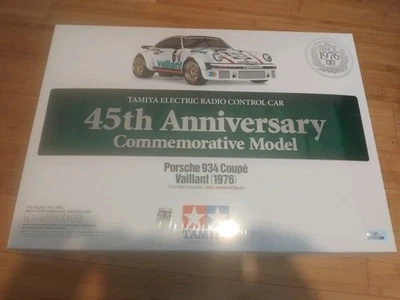 Tamiya 47477 Porsche 934 Vaillant "45th Anniv. Tamiya RC" TA02SW Kit - Bild 1 von 4
