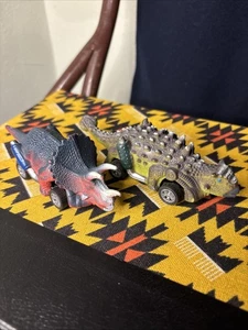 Triceratops Dinobros Dinosaurier Gokart Rückzug Kunststoff Spielzeugauto Gummireifen X2 - Bild 1 von 5