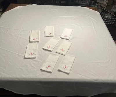 70” ROUND TABLECLOTH Room Essentials WHITE Preowned Includes 8 Cloth Napkins - Image 1 of 4