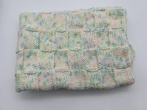 Neue handgestrickte mehrfarbige Babydecke 33” x 23,5” Korbgeflecht Stil - Bild 1 von 4