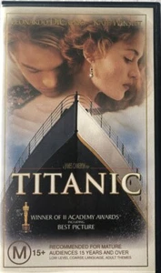Titanic Movie VHS Video Leonardo di Caprio Kate Winslett Classic Movie Free Book - Picture 1 of 9