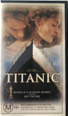 Titanic Movie VHS Video Leonardo di Caprio Kate Winslett Classic Movie Free Book - Image 1 of 4