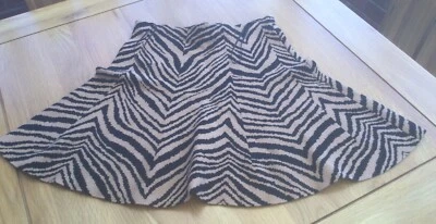 Oasis Size Small Black & Tan Tiger Print Flare / Skater Short Skirt.           s - Image 1 of 4