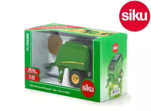 Siku 2465 John Deere 990 Round Baler + Bale - Opning Side Panel & rear door 1:32 - Picture 1 of 2