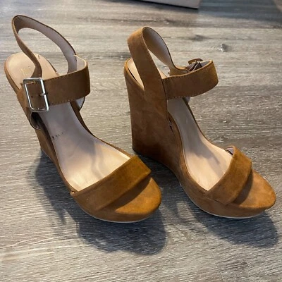 Tacones de cuña Foto 1 de 4