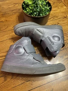 Nike Sneakers Gray Metallic Quilted Leather Flystepper 2K3 Mens Size 10.5 644576 - Picture 1 of 10