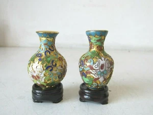 DUE PICCOLI VASI/VASETTI CLOISONNE IN OTTONE SMALTATO - Picture 1 of 8