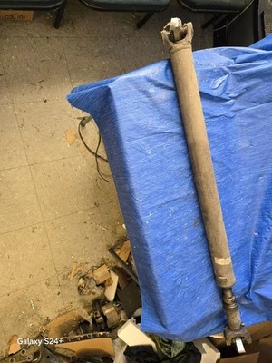 80 81 82 83 EAGLE REAR DRIVE SHAFT 4 DR 6 CYL MT 9877 Foto 1 de 3