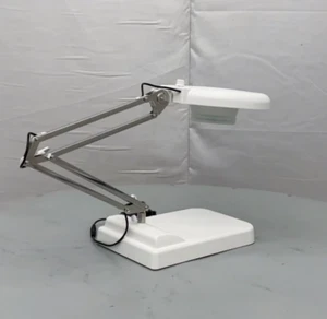 20x Benchtop Magnifier Lamp White Lens Adjustabel LED Light 110v 15W - Picture 1 of 16