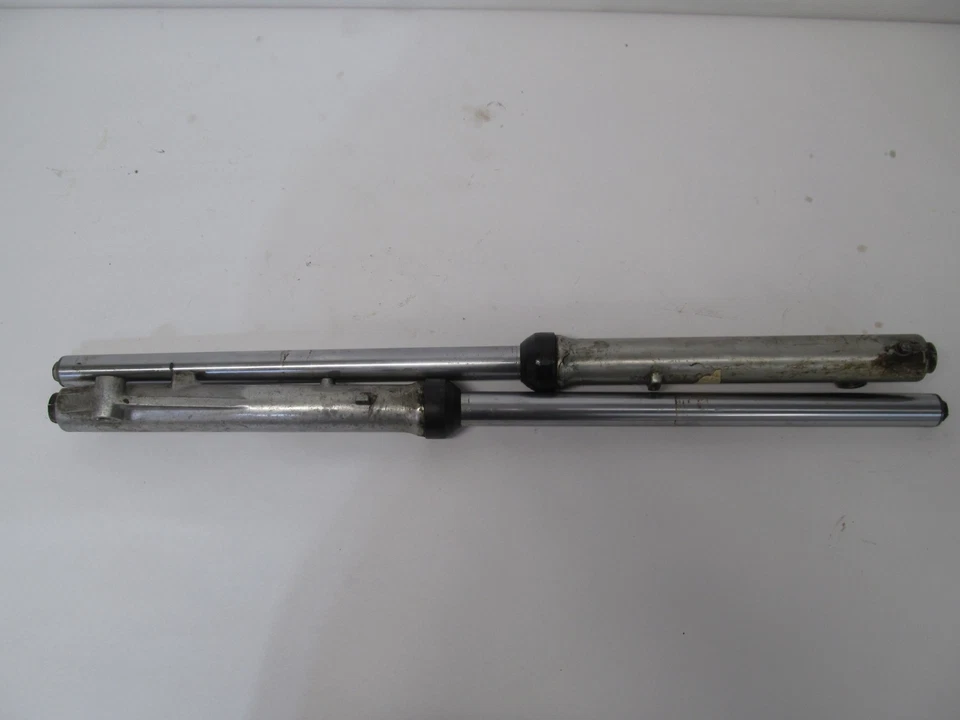 Par de horquillas delanteras Suzuki RM 80N 1979 30 MM Foto 1 de 4
