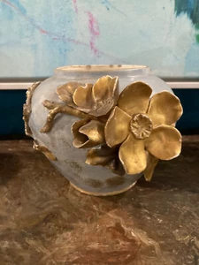 Jarrón antiguo francés Art Nouveau - relieve floral dorado, cerámica azul, c. 1900 - Imagen 1 de 13