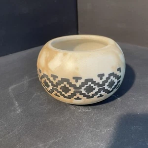 Piccola ceramica vintage crine di cavallo design nativi americani sud-ovest fumè - Foto 1 di 6