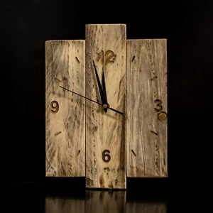 Handgefertigte rustikale Wanduhr aus Altholz - Bild 1 von 3