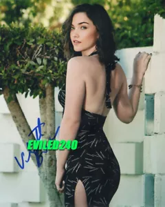 VIOLETT BEANE SIGNED 8x10 Photo The Flash God Friended Me Jesse Quick - Picture 1 of 3