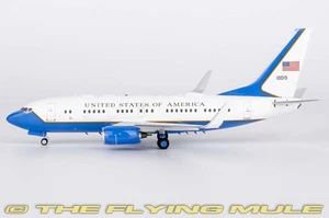 NG 1:200 C-40B Clipper USAF #01-0015 - Picture 1 of 1