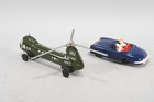 O55R48- 2x Vintage Blechspielzeug Modellauto Porsche TCO & US Navy Hubschrauber