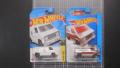 Hot Wheels 2015 Walmart Exclusive ZAMAC Super Van '70s Art Cars Van Lot of 2 - Image 1 of 4