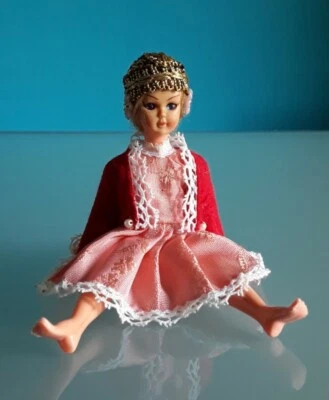 Mini Bambola, vintage, anni 60, plastica rigida, muove gli occhi, altezza 16 cm. - Immagine 1 di 4