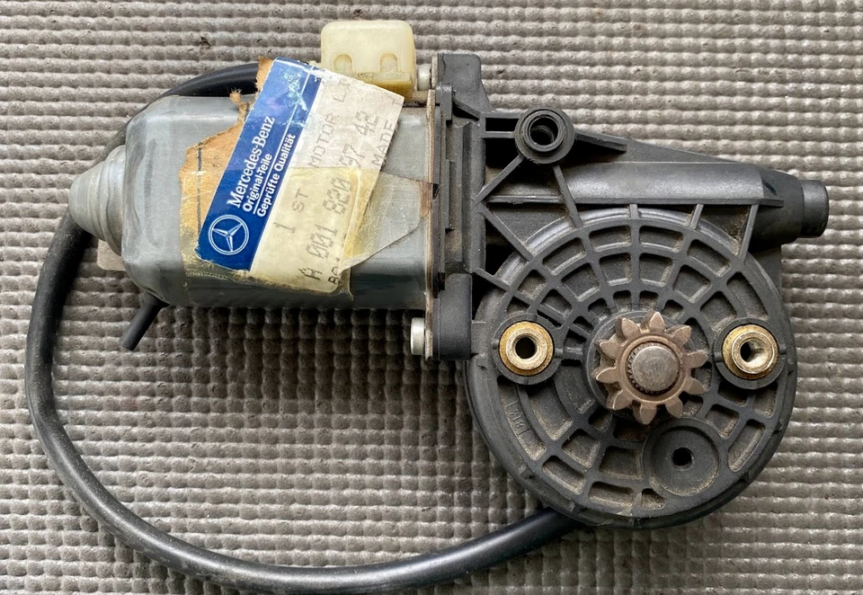 Mercedes-Benz Front LH Power Window Motor - 001-820-97-42 - For MBZ 190E & More - Image 1 of 4