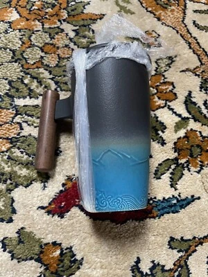 Teetasse / Kaffeetasse mit Sieb und Deckel aus Porzellan mit Holzgriff - Bild 1 von 4